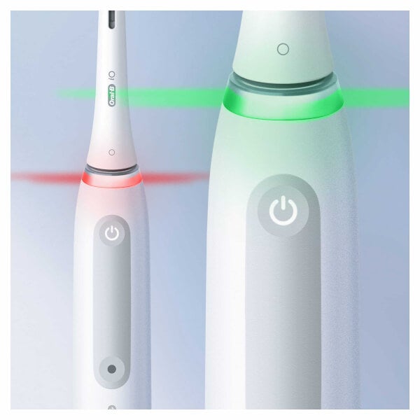 Oral B Oral-B iO4 White Electric Toothbrush with Travel Case 50% di sconto per tempo limitato
