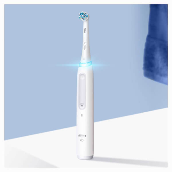 Oral B Oral-B iO4 White Electric Toothbrush with Travel Case 50% di sconto per tempo limitato
