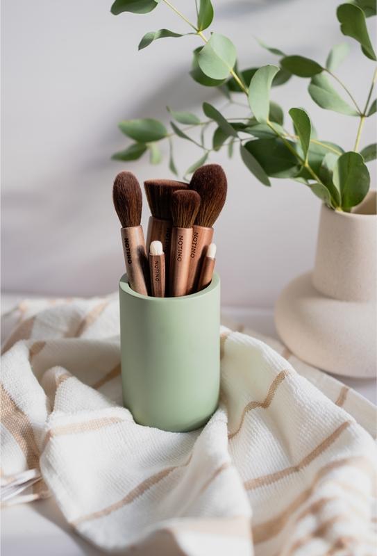 Notino Notino Wooden Collection Smudge brush pennello per le sfumature di ombretto Online