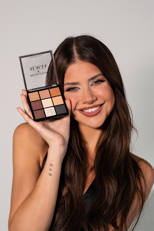 Makeup Revolution Makeup Revolution X Alagia All You Need palette di ombretti Saldi Di Fabbrica