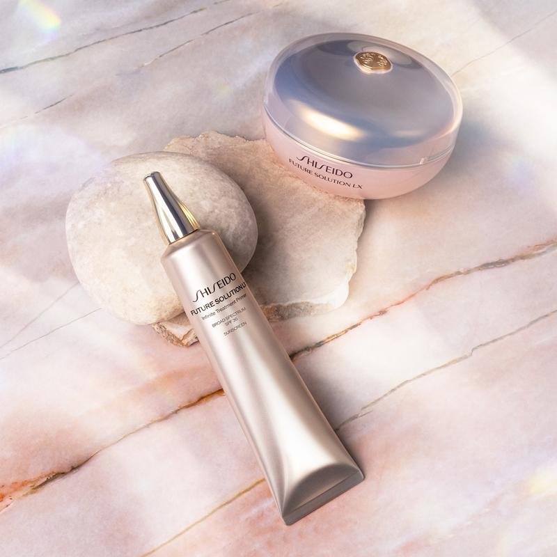 Shiseido Shiseido Future Solution LX primer illuminante e lisciante SPF 30 Offerta natalizia