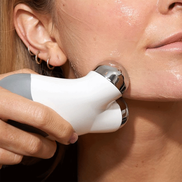 NuFACE Mini Supercharged Skincare Routine (del valore di 272€) Acquista Ora
